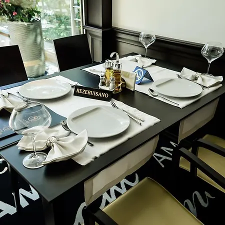 Amsterdam Hotel Budva