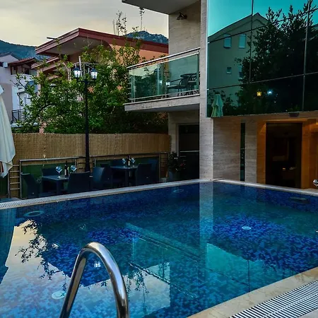 Amsterdam Hotel Budva
